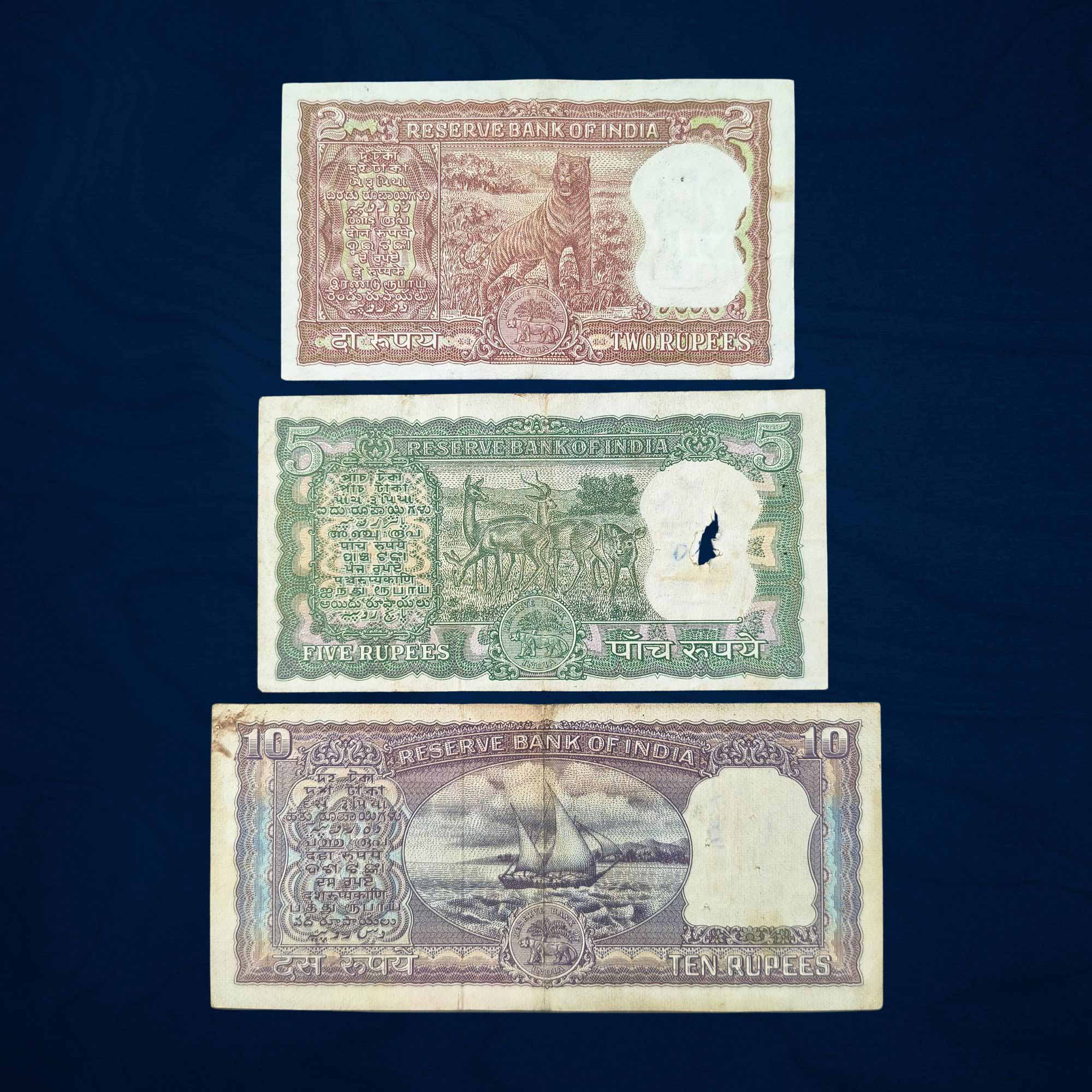 NOTAPHILY SET of 1 Rupee, 5 Rupees & 10 Rupees Gandhi Issue, Different Signature (3 Notes), Republic India Numismatics Note, Circulated Collectible. - Image 2
